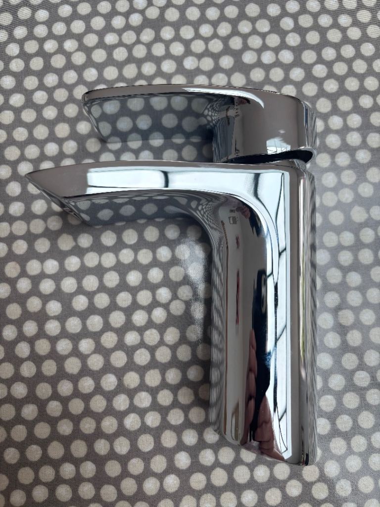Basin mixer tap