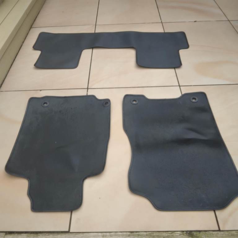 Honda CRV 2017 (4th generation) :  Full set of weatherproof fitted floor mats.   