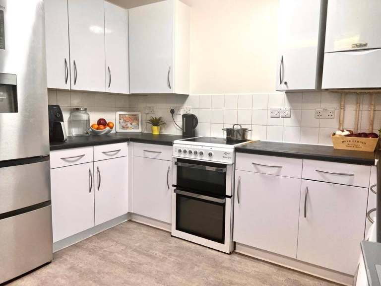 2 Bedroom Ground Floor Flat With Garden In Westminster