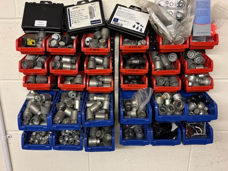 Locking wheel nut remover sockets