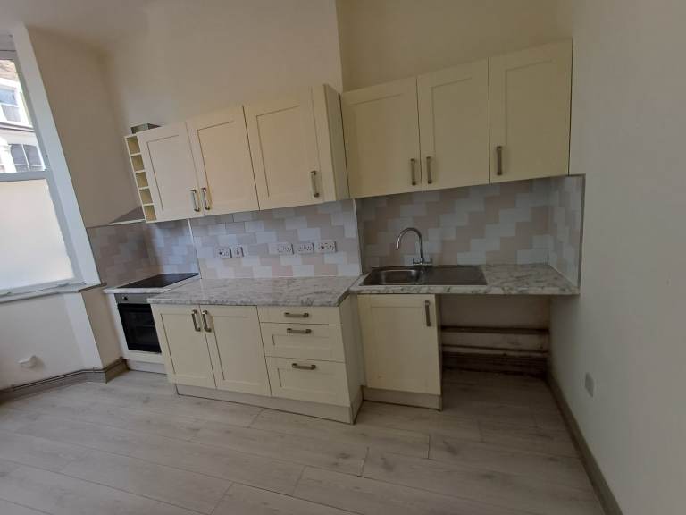 DSS ACCEPTED - Spacious 2-Bedroom Flat Available in Rockmount Rd, SE19