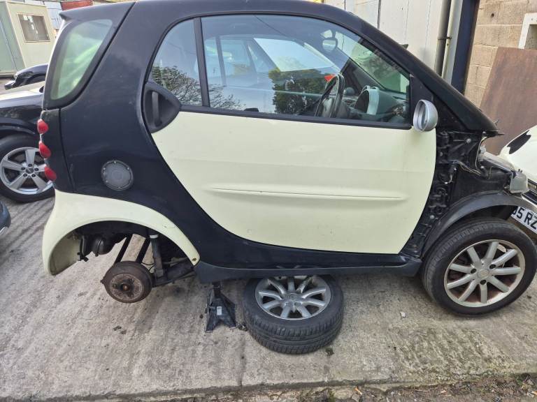 Smart for two breaking 