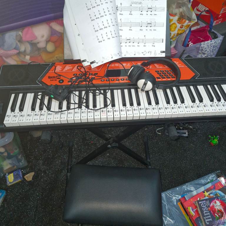 Electric keyboard with stool, stand headphones