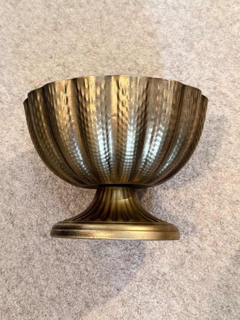 Antique style gold coloured table centre piece - bowl / urn
