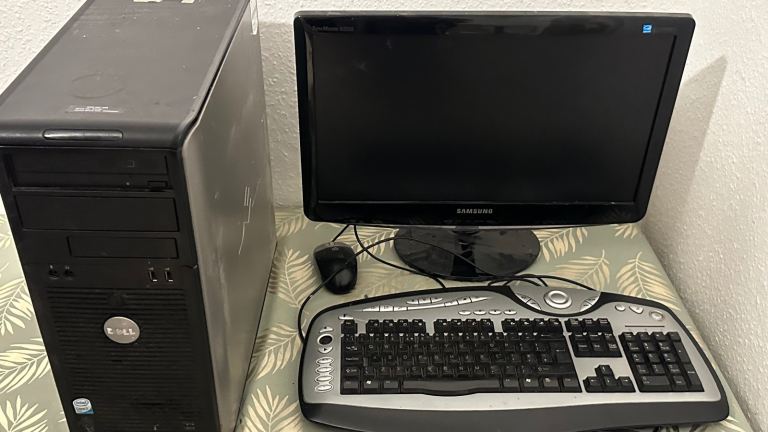 Dell Desktop PC with Samsung Monitor, Keyboard, and Mouse