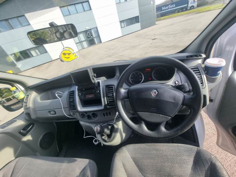 Renault traffic 2014 MPV 9 seater 6 speed 1995 cc