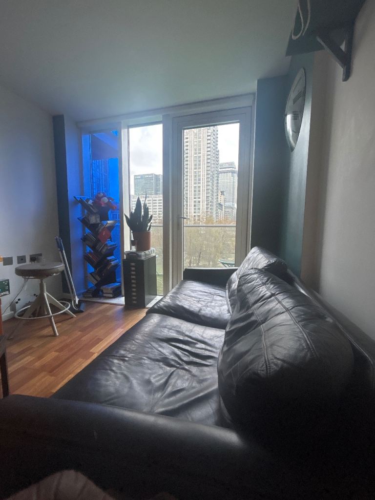 Headline: Affordable Short-Term Living Space - South Quay - E14