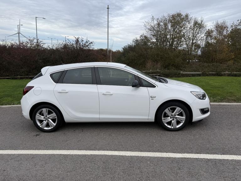 VAUXHALL ASTRA 1.6 16v SRi 2013