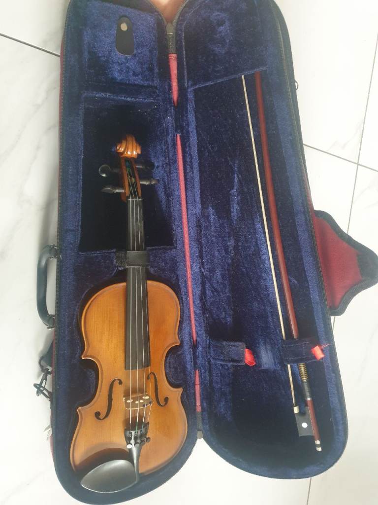 1/4 Stentor Violin with Red & Black Case