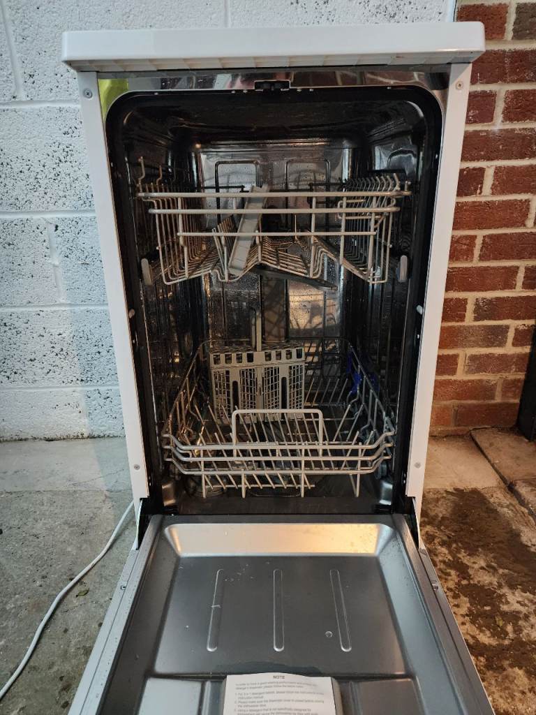 LOGIK Slimline Dishwasher " BRAND NEW "
