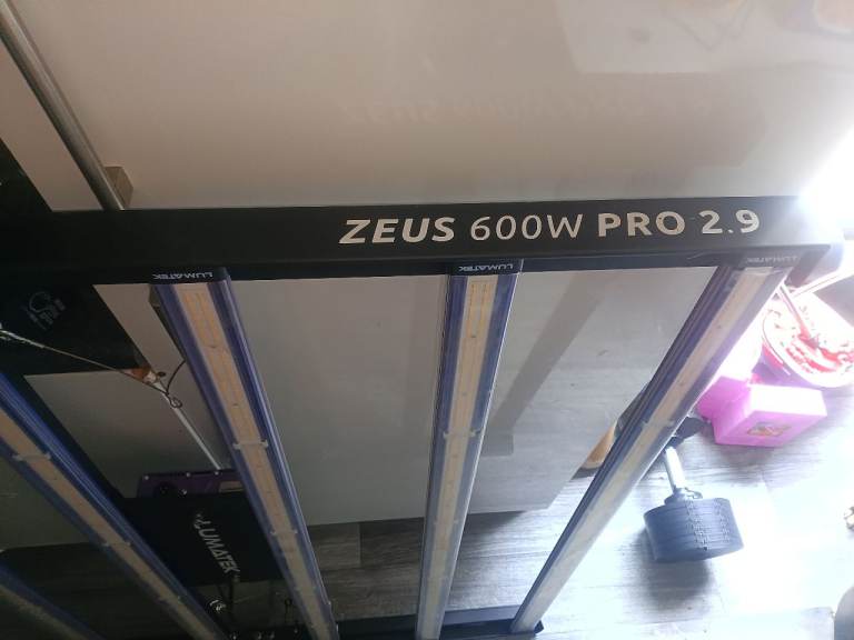 Zeus 600W Pro 2.9 LED Grow Light – Good Condition