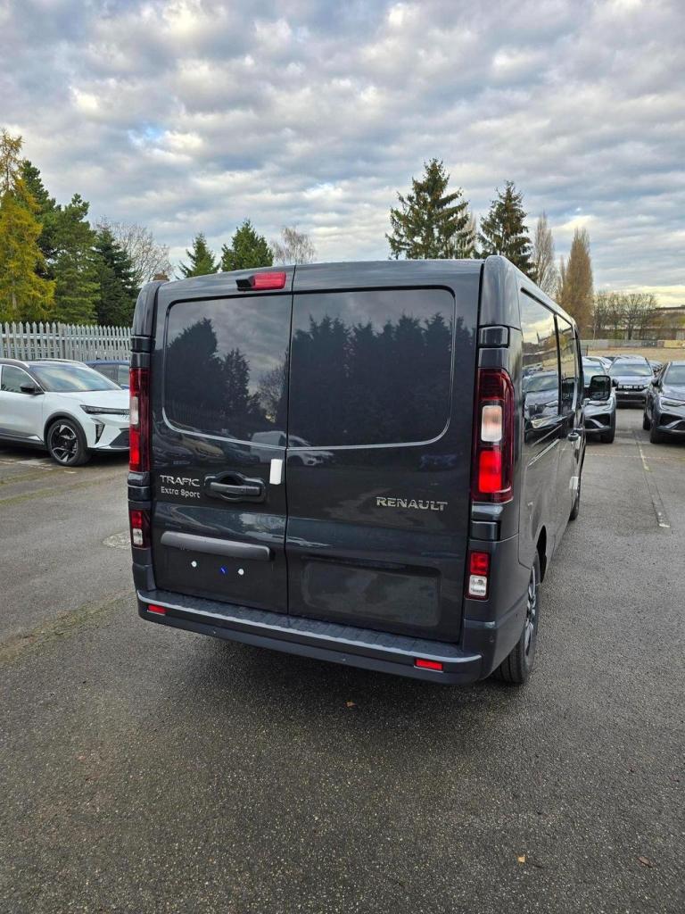 RENAULT TRAFIC LL30 LWB EXTRA SPORT 6 SEAT CREW VAN AUTO GEARBOX  ** BRAND NEW**