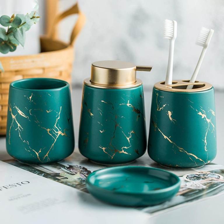 Ceramic bathroom accessories set 