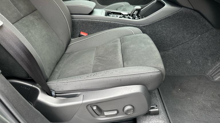 2025 Volvo XC40 2.0 B4P Plus Dark 5dr Auto Petrol Estate Estate Petrol Automatic