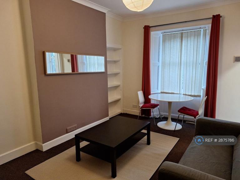 2 bedroom flat in Union Street, Stirling, FK8 (2 bed) (#2875786)