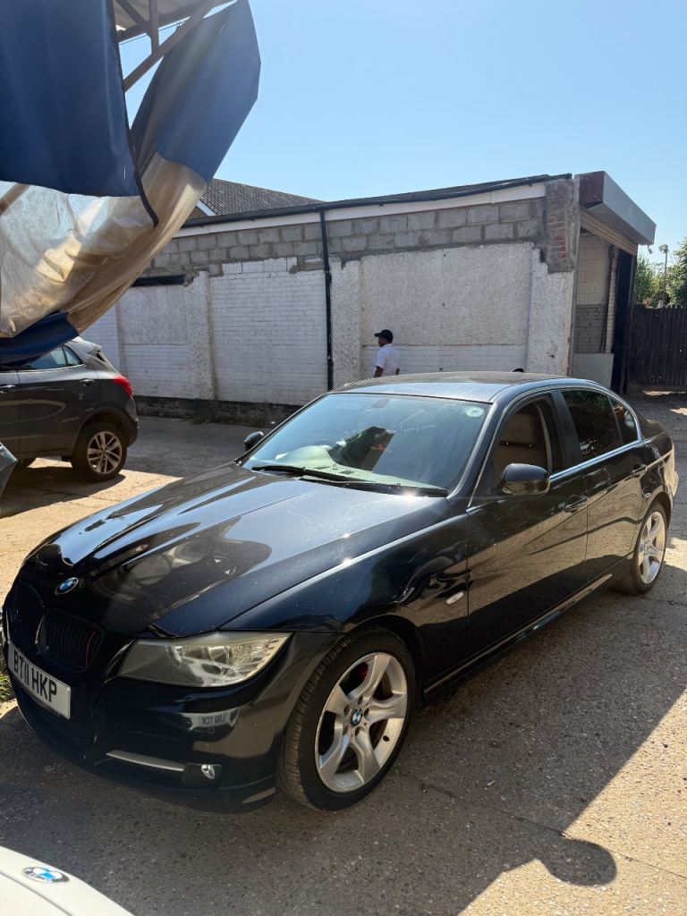 BMW, 3 SERIES, Saloon, 2011, Manual, 1995 (cc), 4 doors