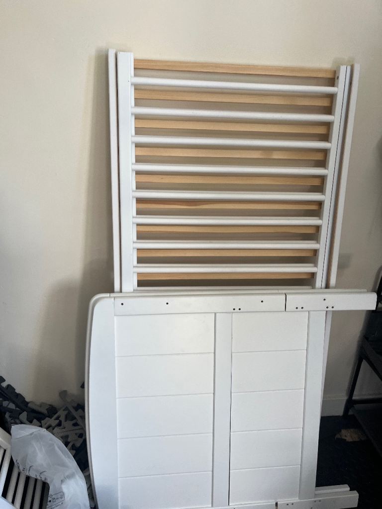 Cot for sale amazing condition 
