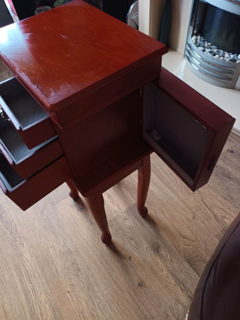 BEAUTIFUL JEWELLRY CABINET AS NEW