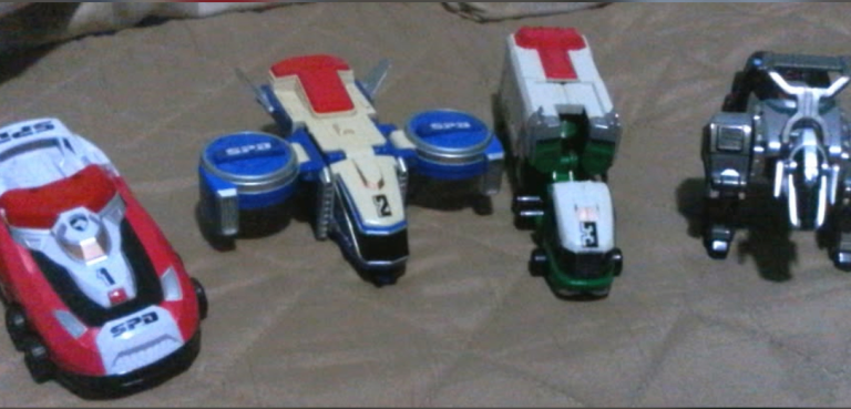 vintage Bandai Power Rangers SPD Transforming, 1, 2, 3, & the wolf Ranger Figures