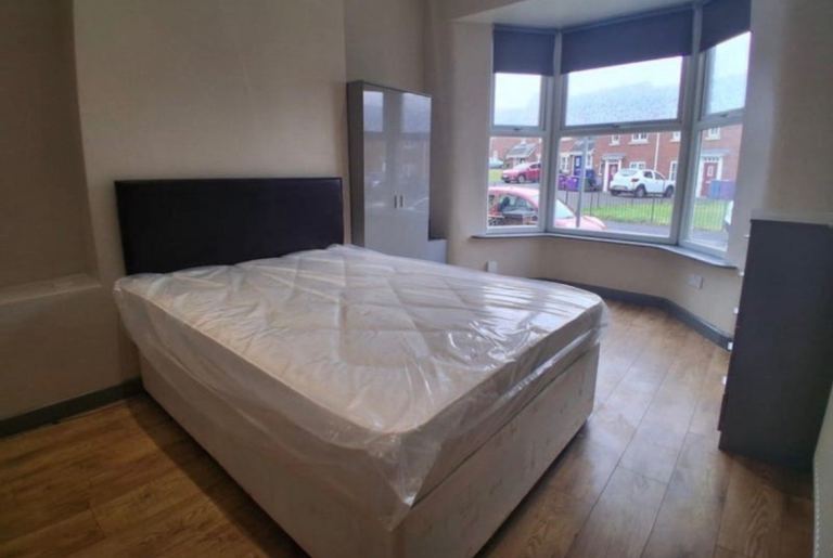 DSS/UC Rooms For Rent - No Move In Fees