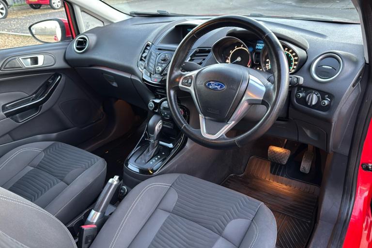  Ford Fiesta 1.6 Zetec Hatchback 3dr Petrol Powershift Euro 5 105 Ps Petrol