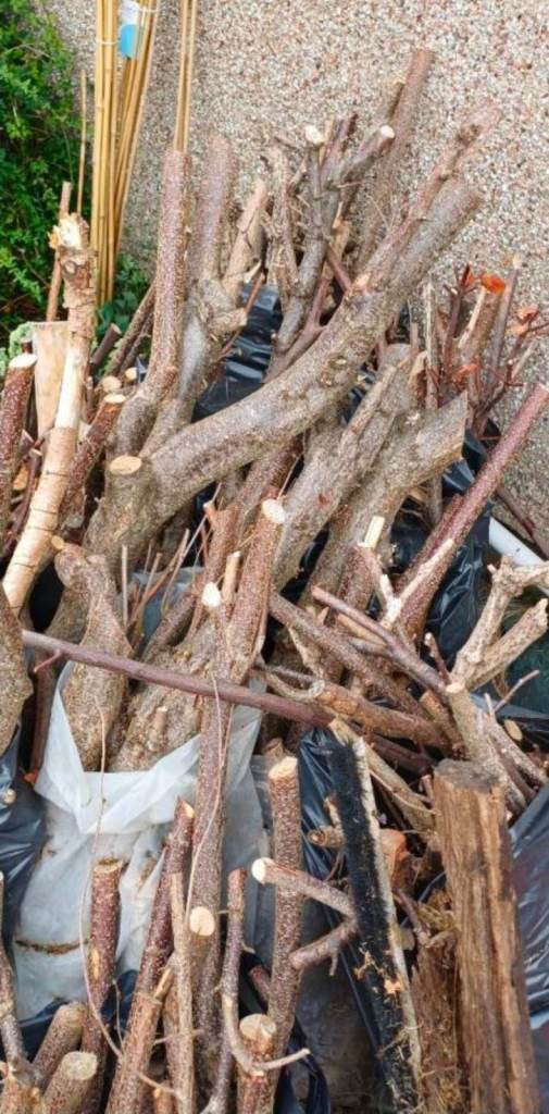 12 sack of tree cutting for wood burners £5 PER BAG🙏🏻URGENT SALES , £5.00