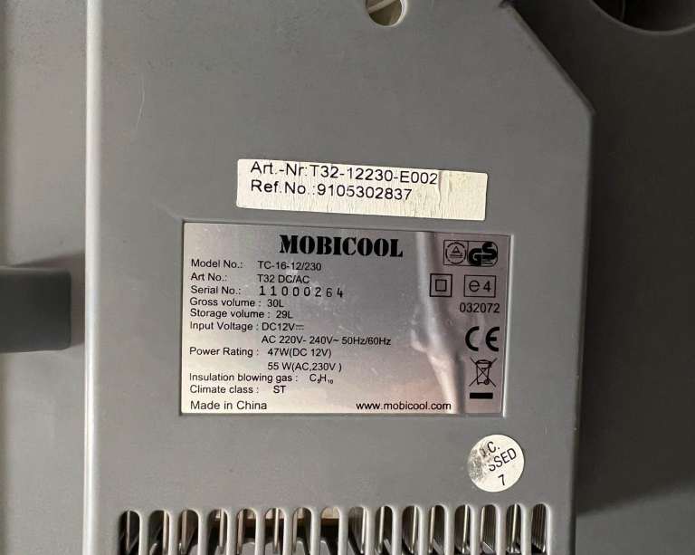 MOBICOOL 29L Electric Coolbox with Dual Plugs(12V & 220/240V) for Vehicles or Home