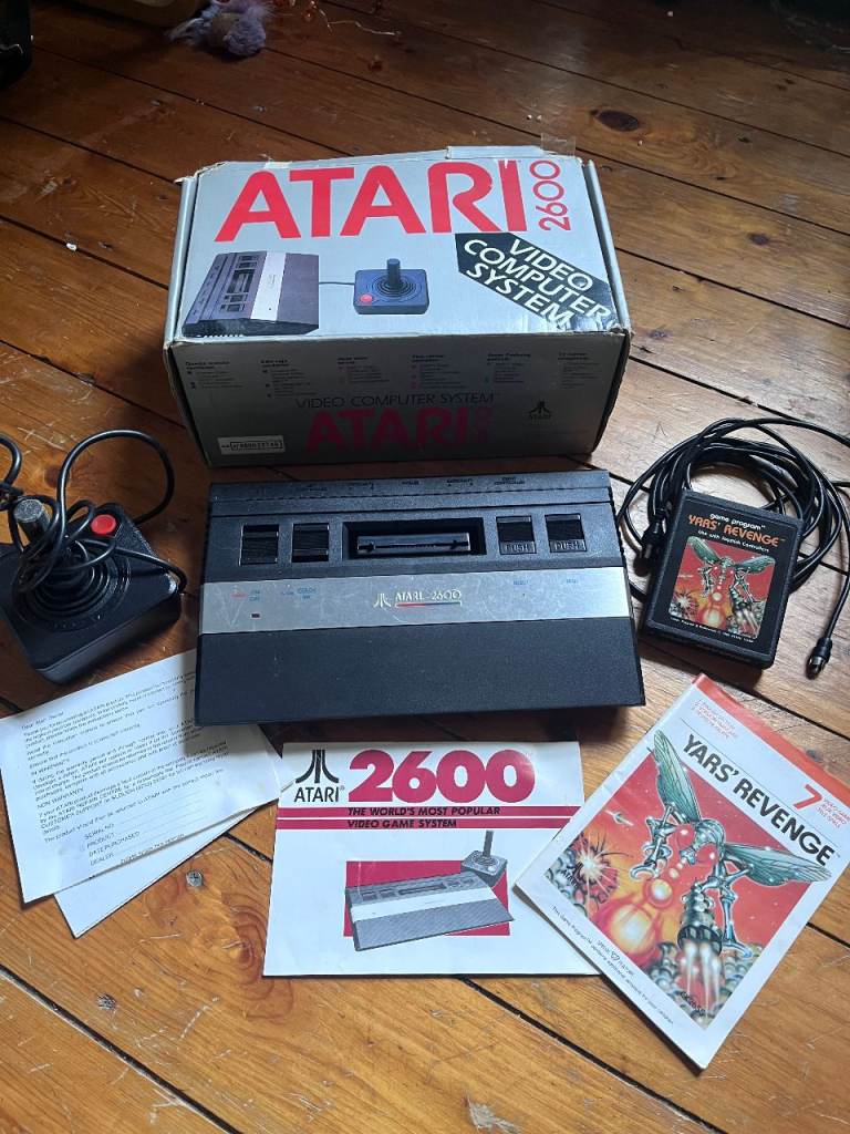 Vintage Atari 2600 Jr Boxed Bundle + Game - For Parts / Spares or Repair