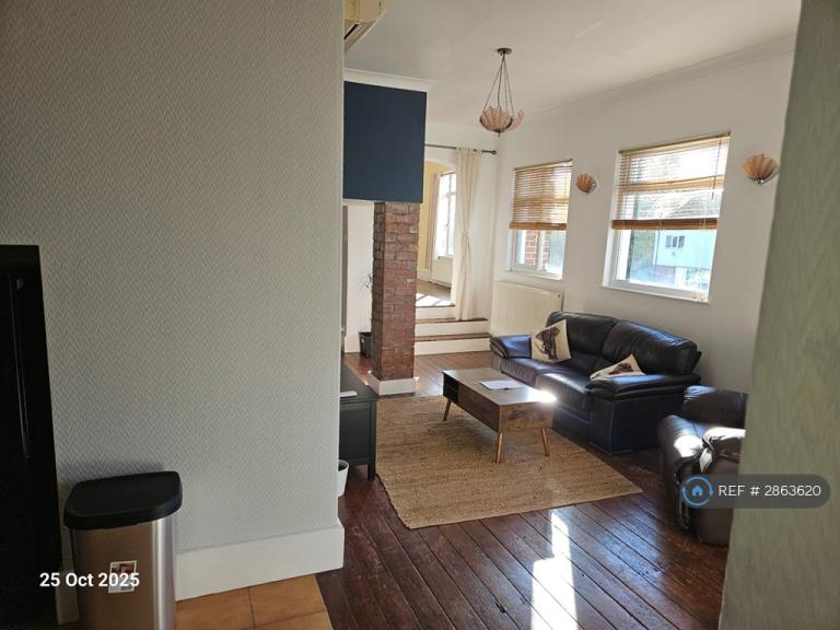 3 bedroom flat in Thurcroft, Rotherham, S66 (3 bed) (#2863620)