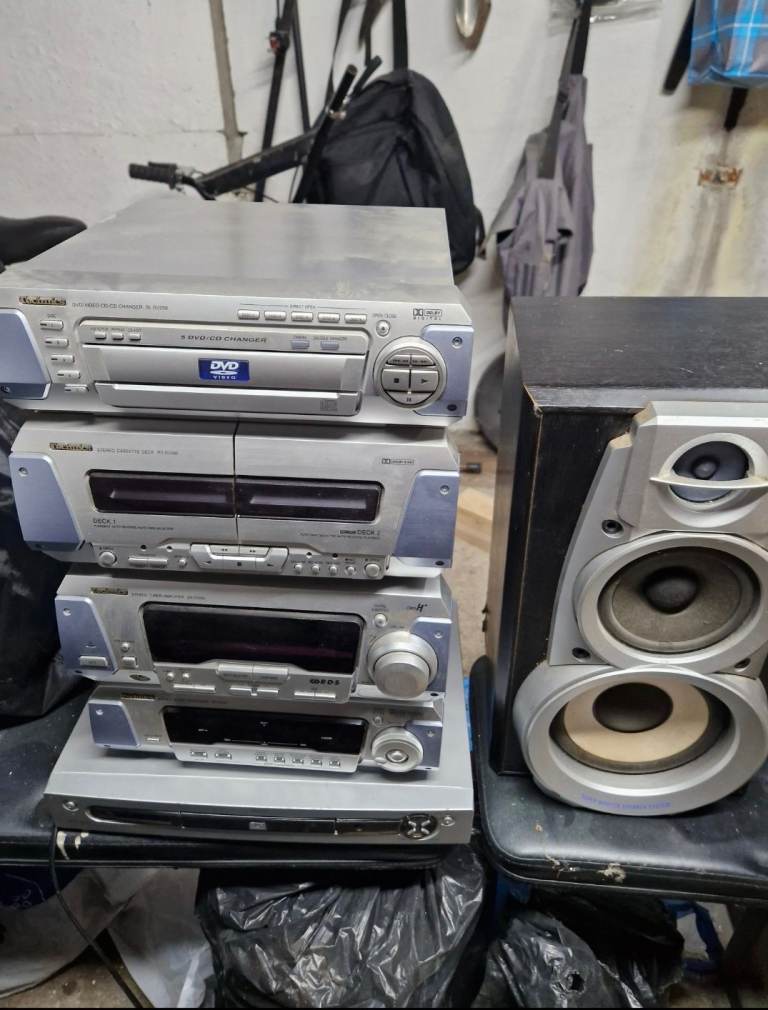 Technics Stereo System with Speakers – Silver, Good Condition