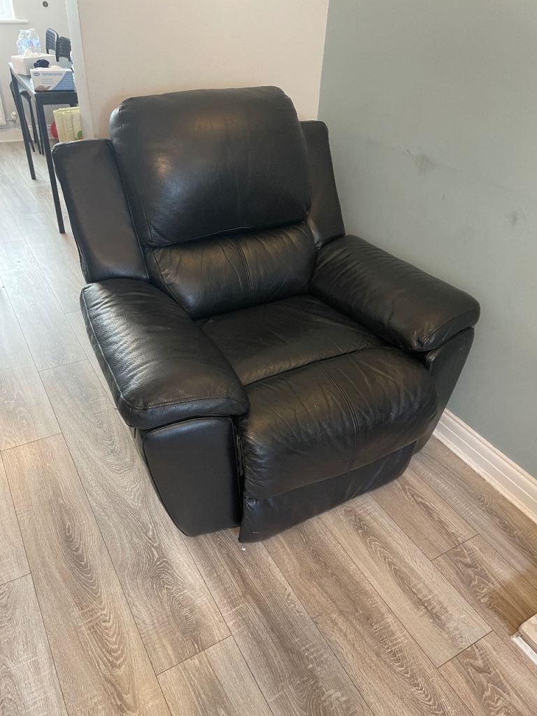 Black Leather Recliner Armchair – Good Condition