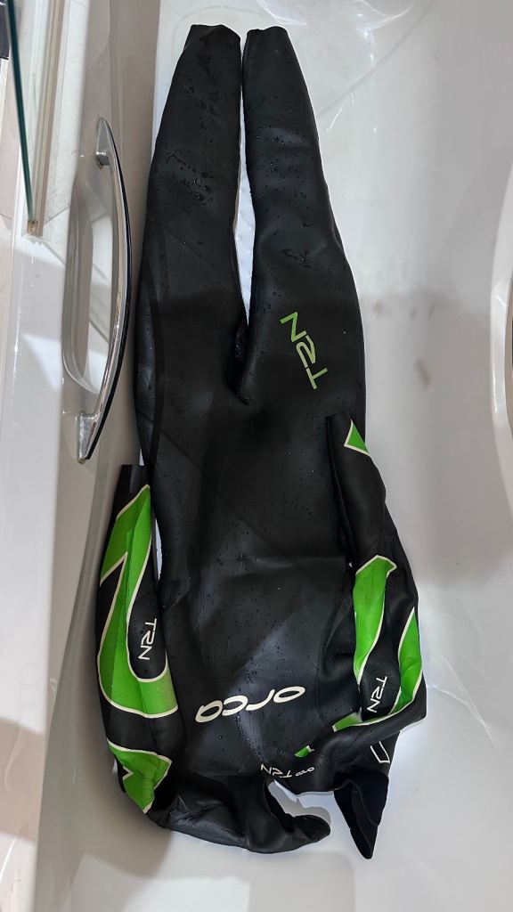 Orca wet suit green black