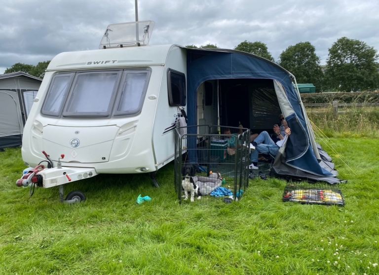 STUNNING 4 BERTH FIXED BED CARAVAN!!!