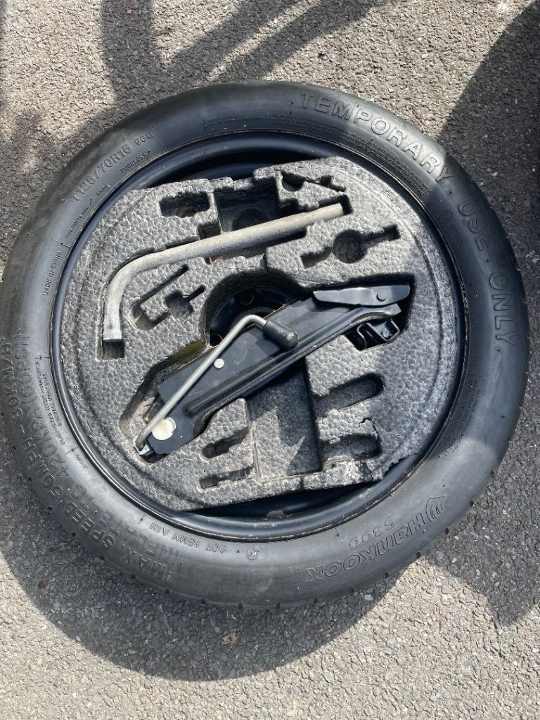 Space saver wheel, tyre and jack. T125/70R17