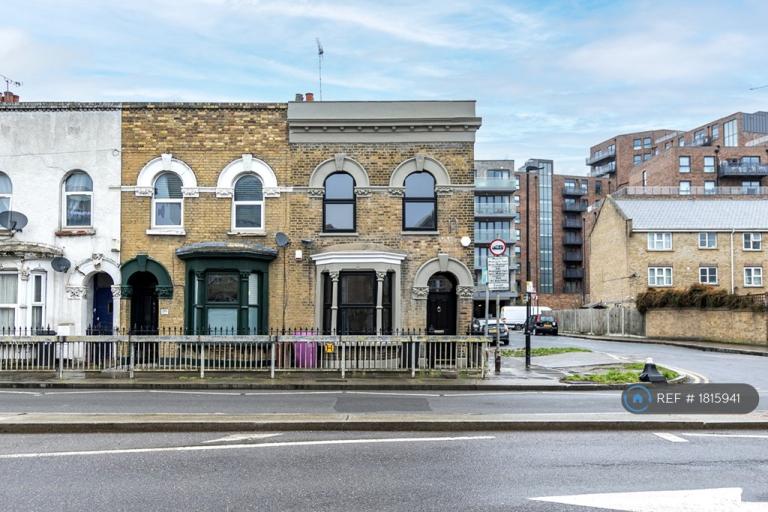 4 bedroom house in Abbott Road, London, E14 (4 bed) (#1815941)