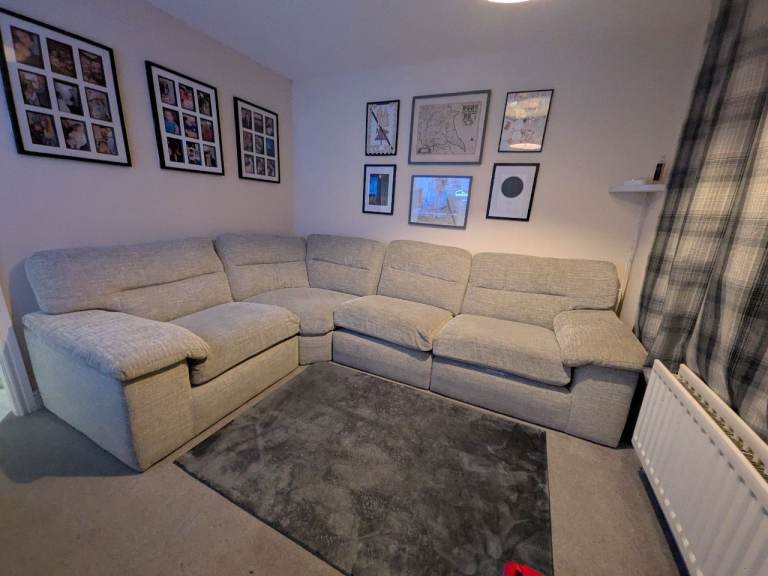 Large oak furniture land corner sofa. 