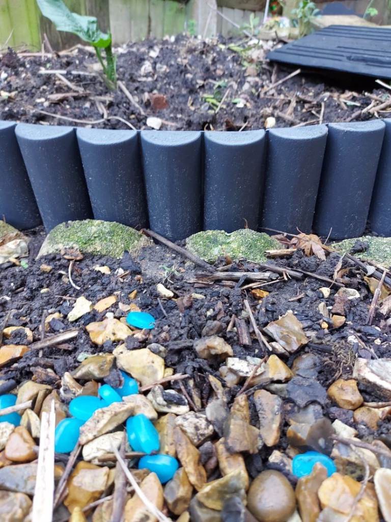 "WANTED" GARDEN EDGING/BORDERING.