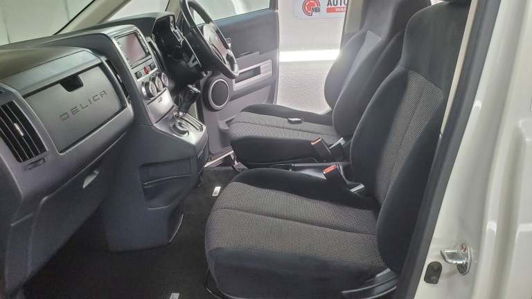 Mitsubishi delica d5 in white automatic 4wd 7 seater fresh japanese import 2008