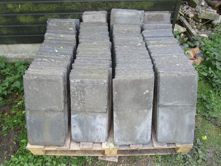 450 (approx 20"x 10" (510x255mm) reclaimed roofing slates