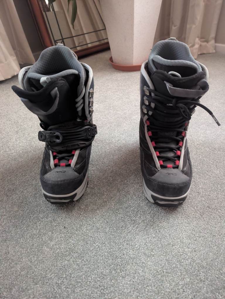 K2 Clicker snowboard boots