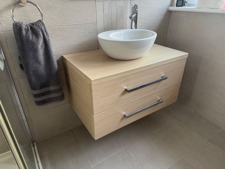 Floating Bathroom Vanity Unit with Basin and Tap – Good Condition