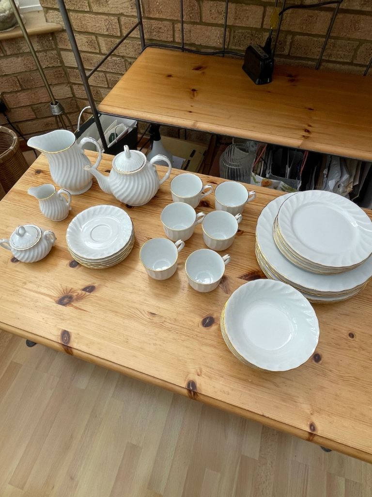 34 Piece Crockery Dinner/Tea Set by Harmony 