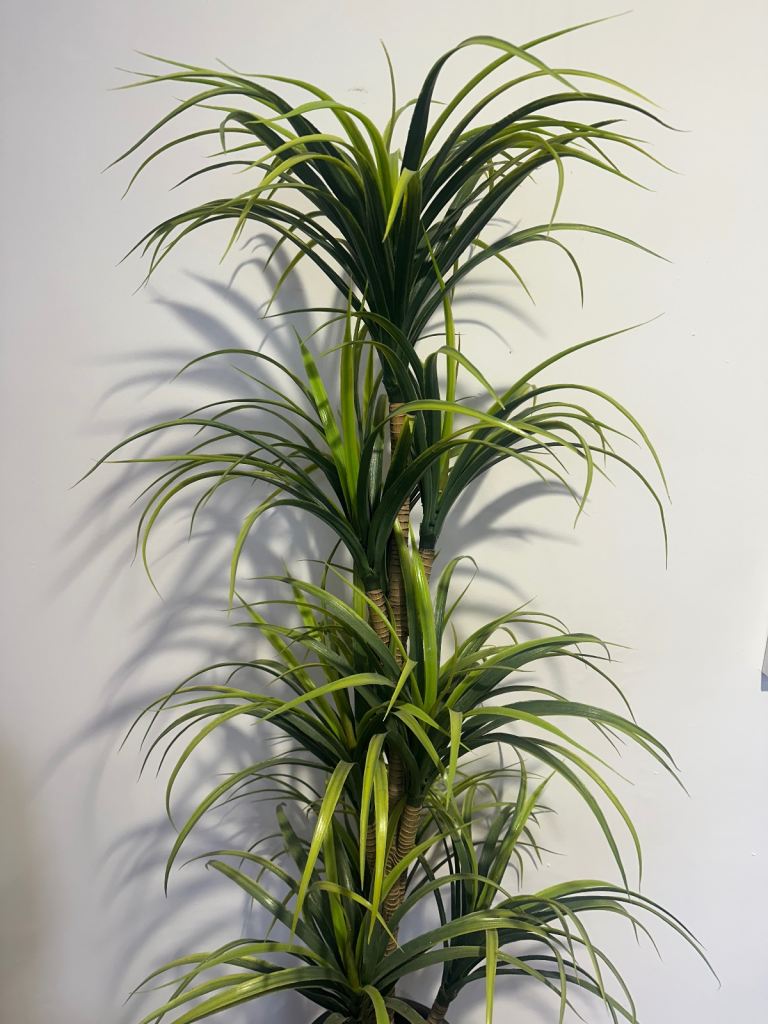 Artificial plant and pot