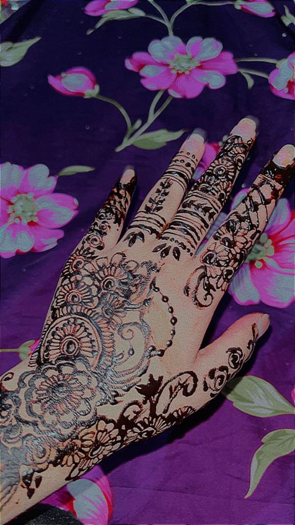 Beautiful Henna/Mehndi Art - Hand Designs for Special Occasions
