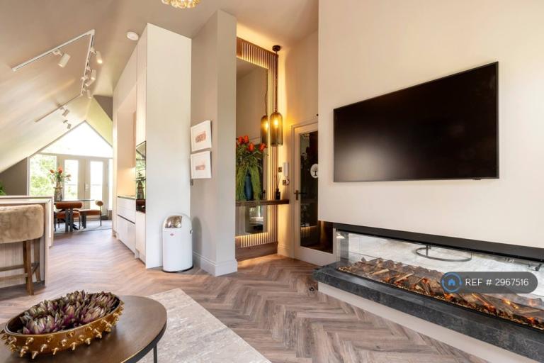 2 bedroom flat in Kent Road, Harrogate, HG1 (2 bed) (#2967516)