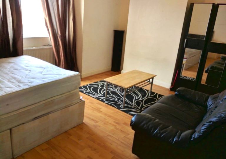 image for (Not a studio)Double room including bills for single occupancy Postcode HA8 6RW