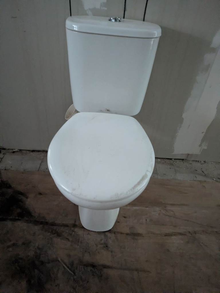Free toilet *damaged*