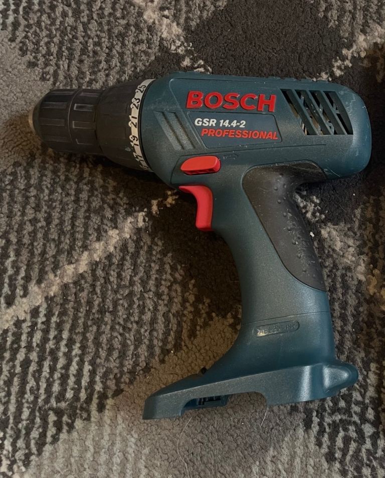 Drills (cordless)