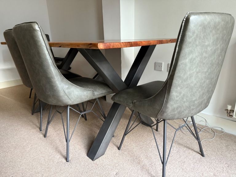 Dinning table with 4 swivel chairs