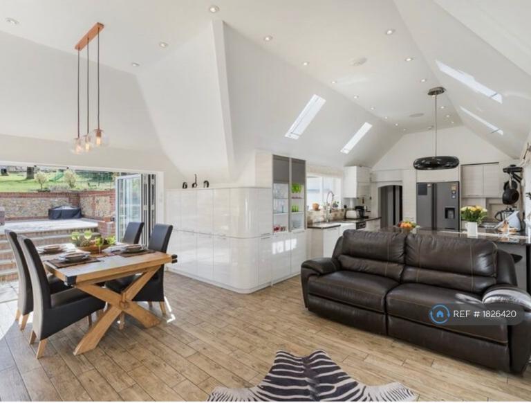 5 bedroom house in Cottage, Bordon, GU34 (5 bed) (#1826420)